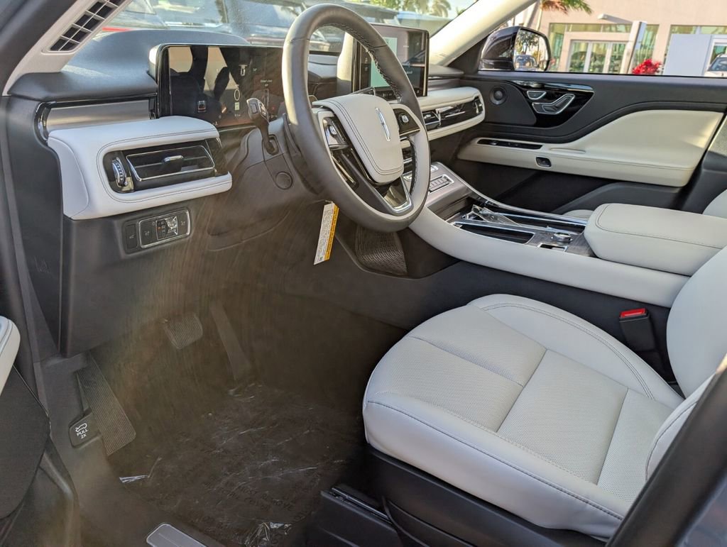 New 2026 Lincoln Aviator 2WD image 12