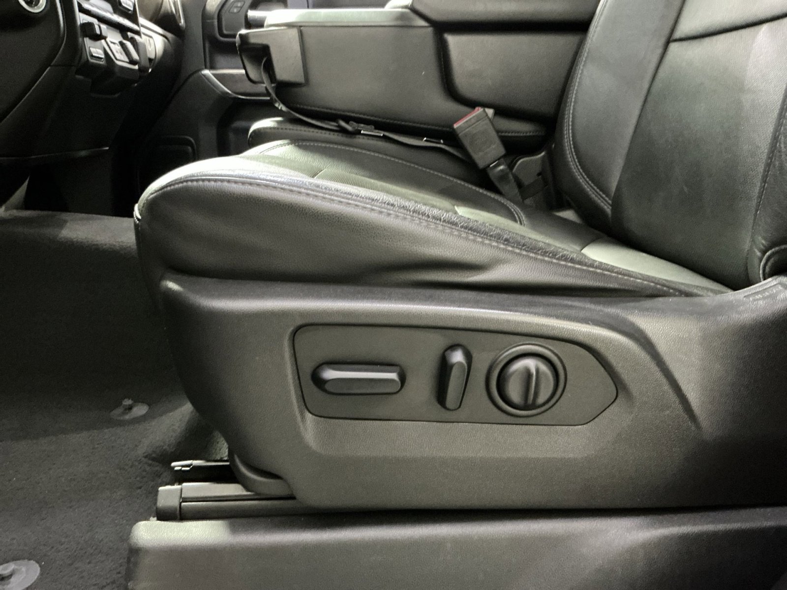 Used 2020 Chevrolet Silverado 2500 LTZ w/ Z71 Off-Road Package image 22