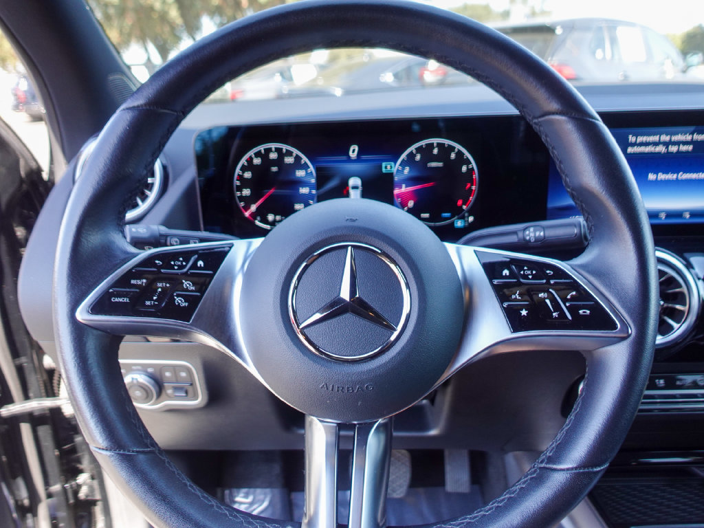 Used 2025 Mercedes-Benz GLA 250 image 12