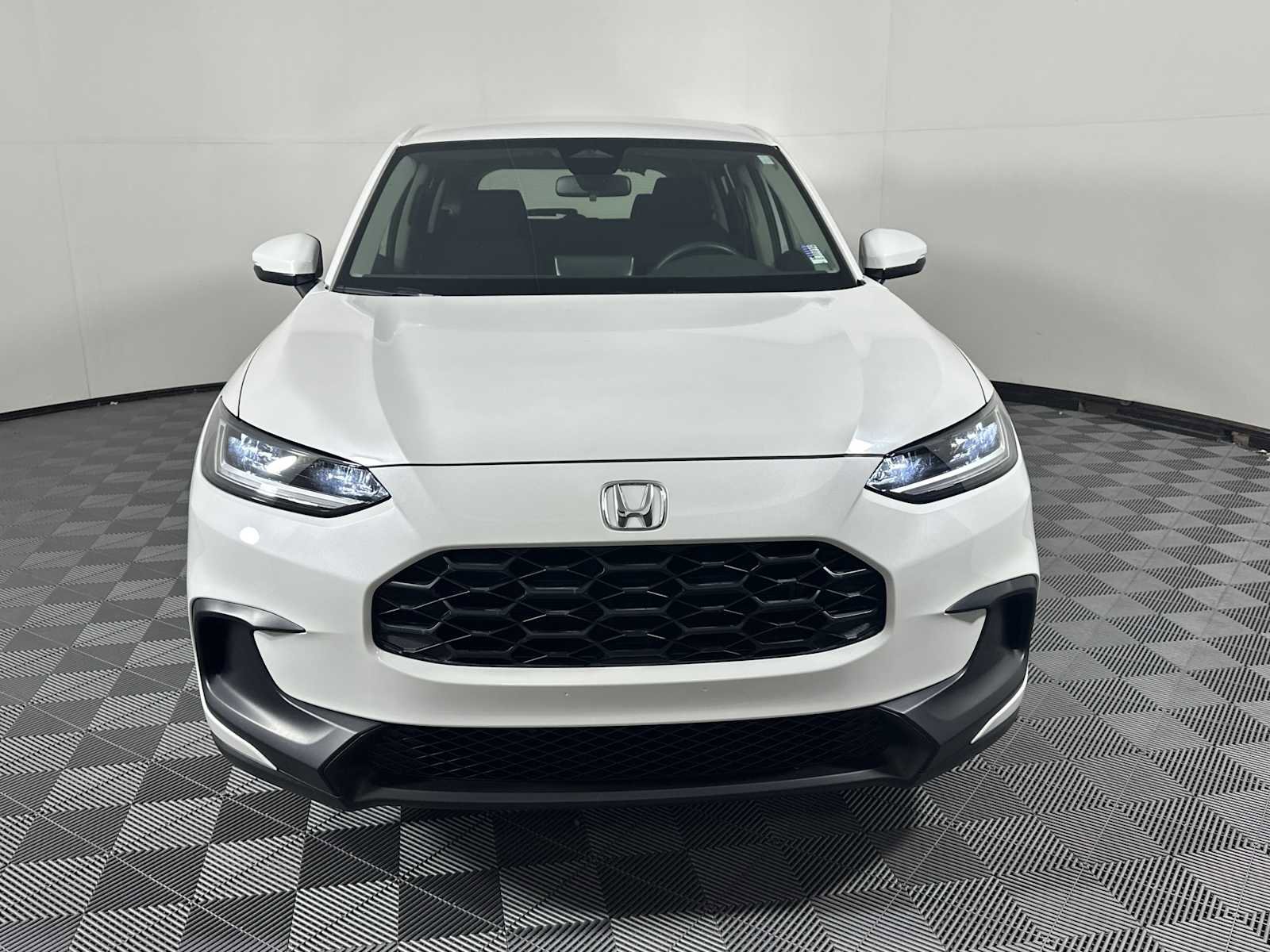 Used 2024 Honda HR-V LX image 2