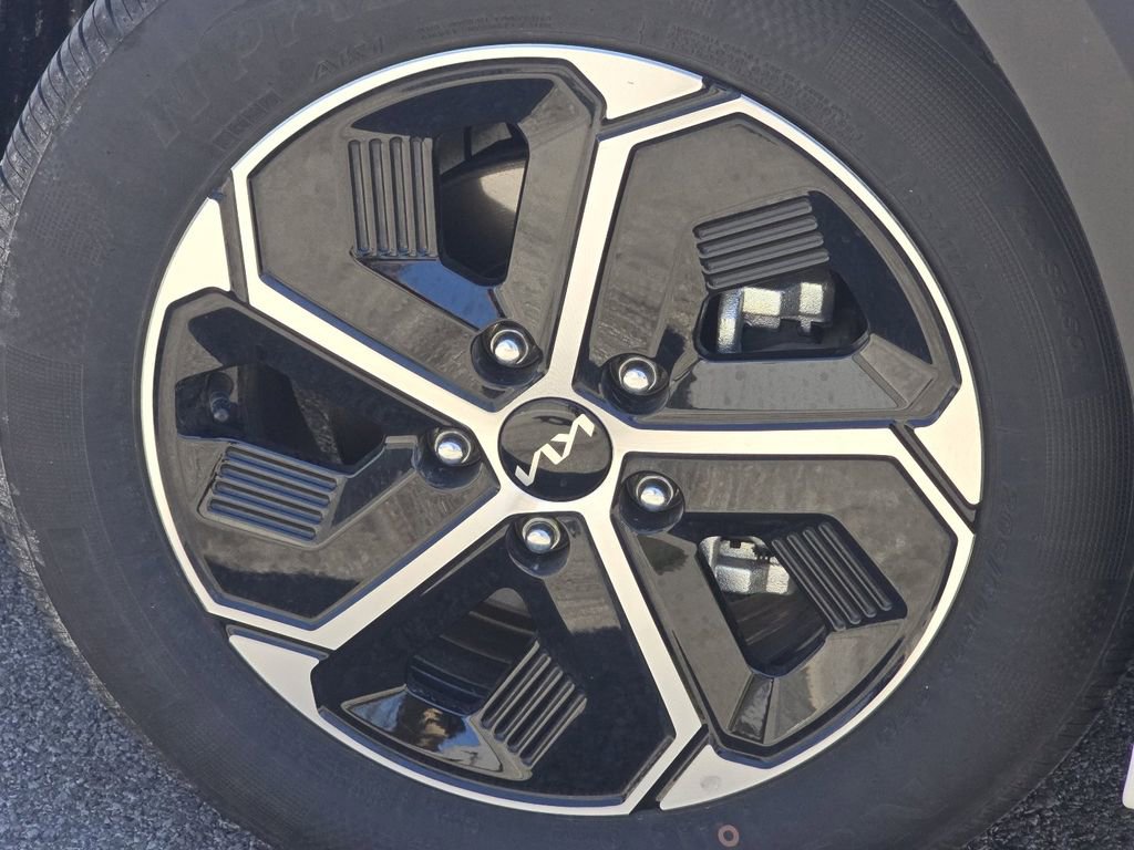 Used 2025 Kia Niro EX image 10
