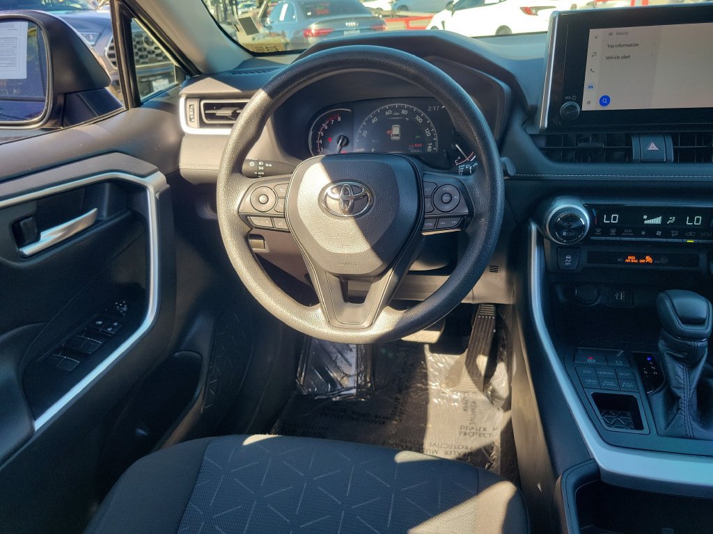 Used 2025 Toyota RAV4 XLE AWD/4WD image 12