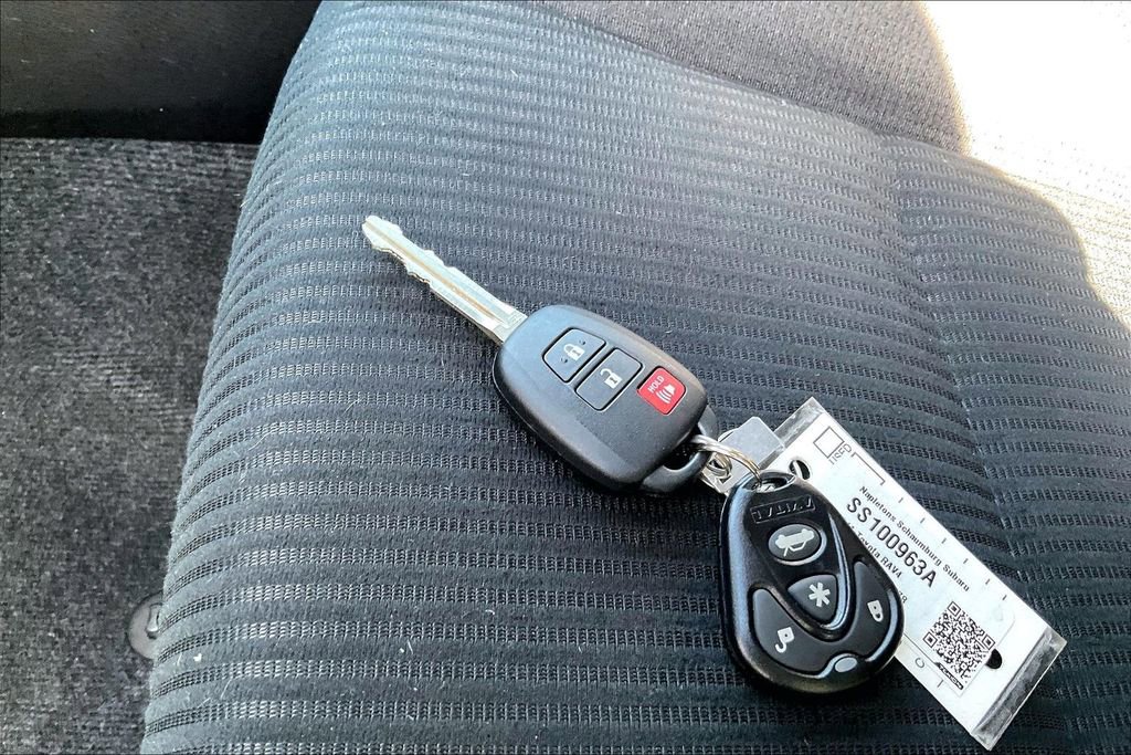 Used 2014 Toyota RAV4 XLE AWD/4WD image 14