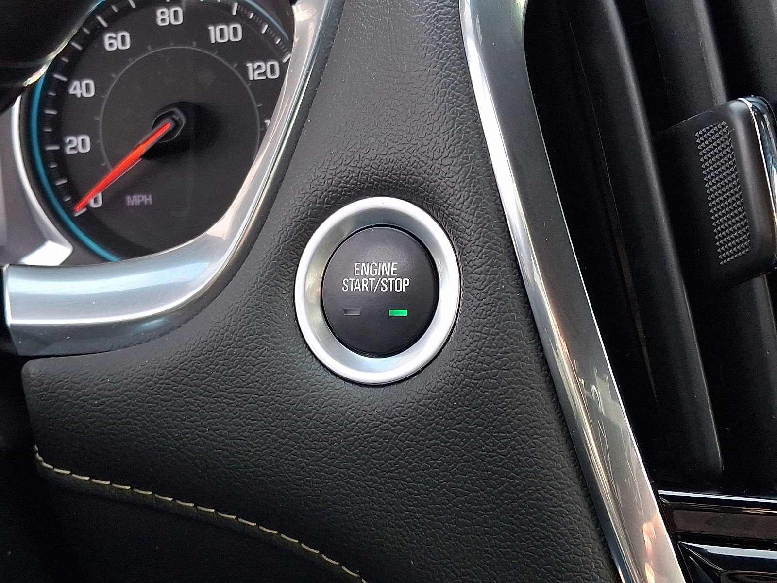 Certified 2023 Chevrolet Traverse LT image 24