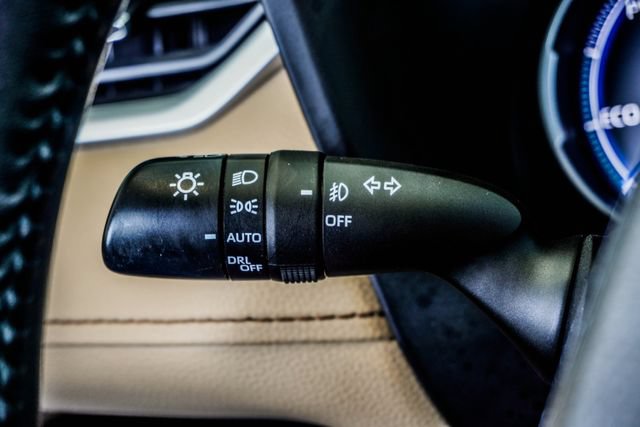 Used 2022 Toyota RAV4 Limited AWD/4WD image 23