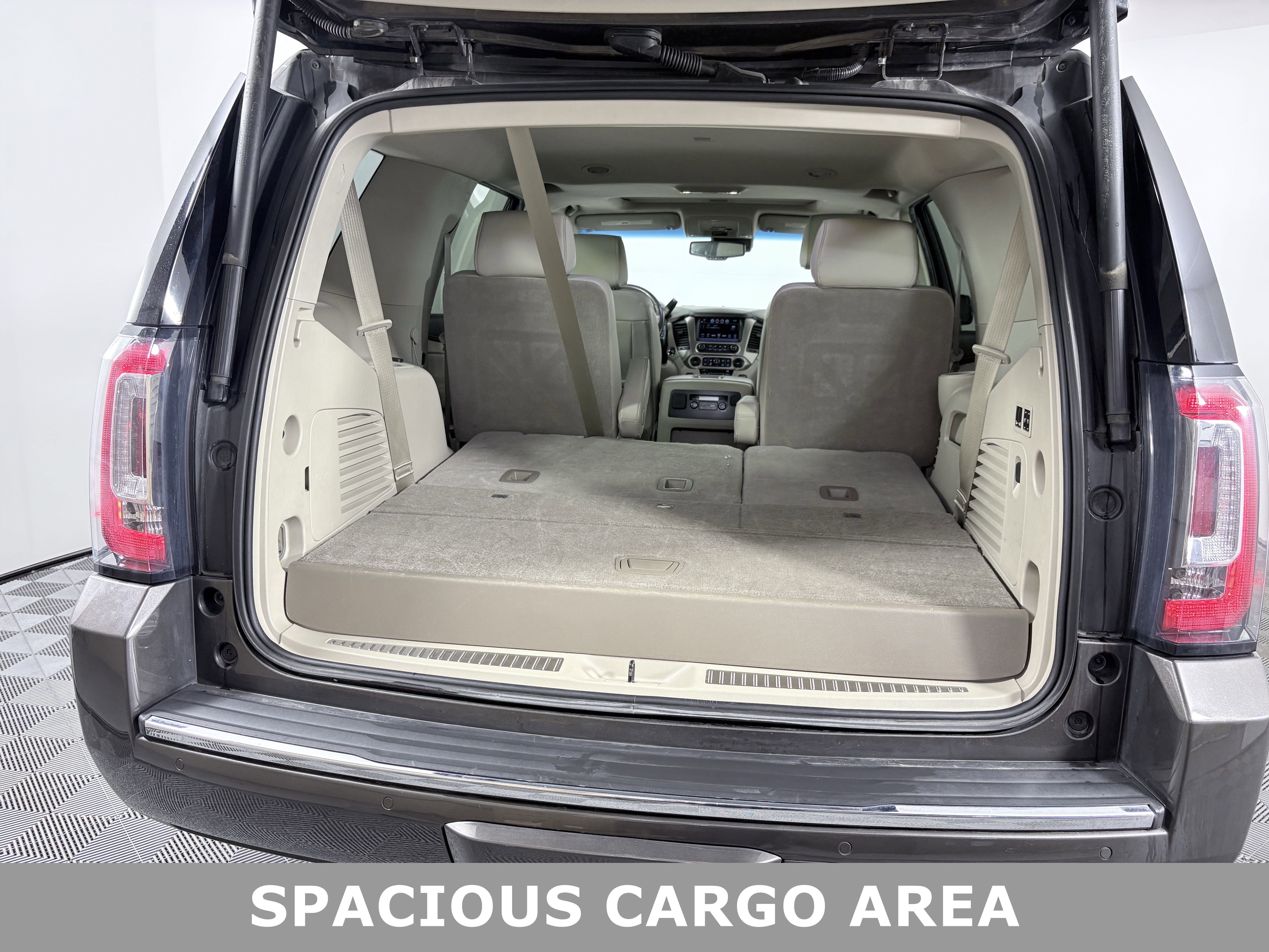 Used 2019 GMC Yukon Denali image 3