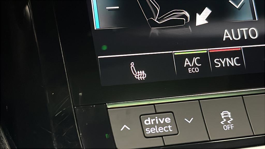 Used 2022 Audi e-tron Premium w/ Towing Package image 38