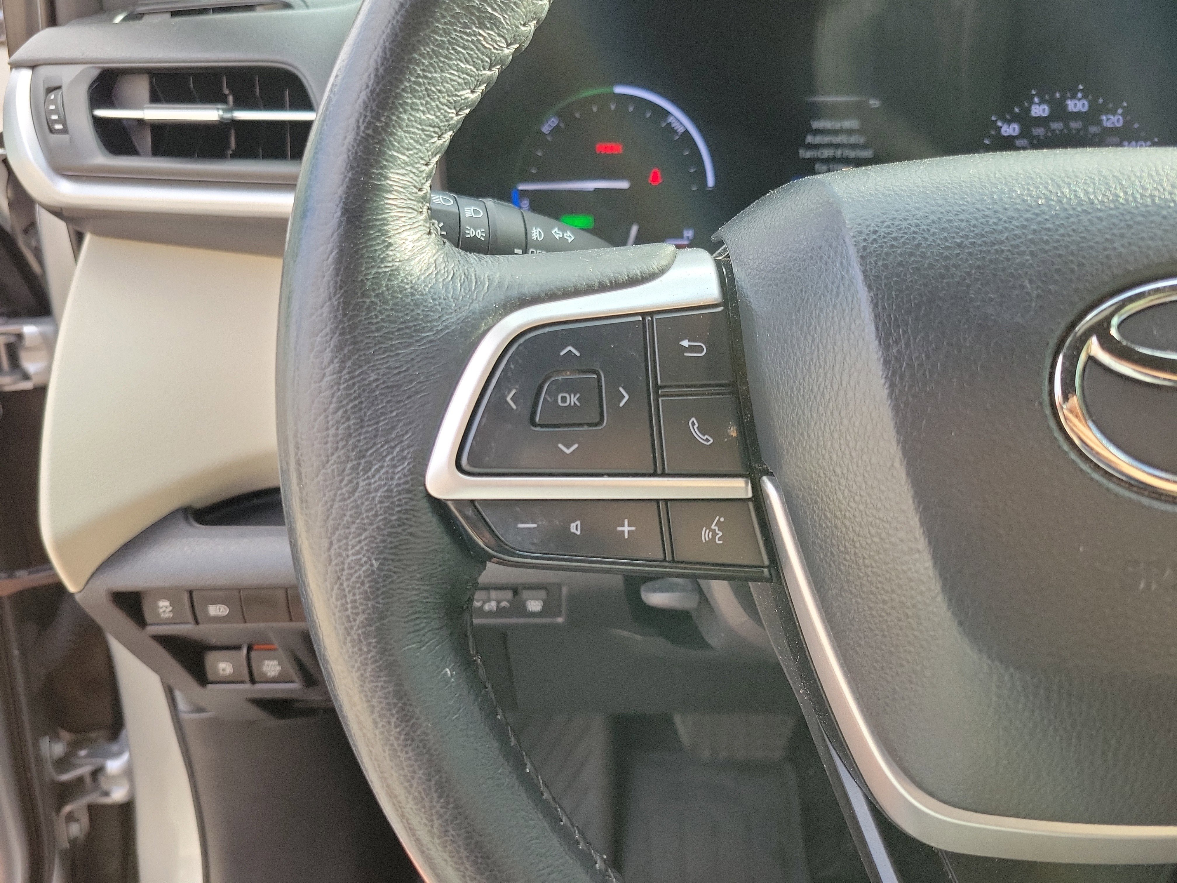 Certified 2024 Toyota Sienna XLE image 17