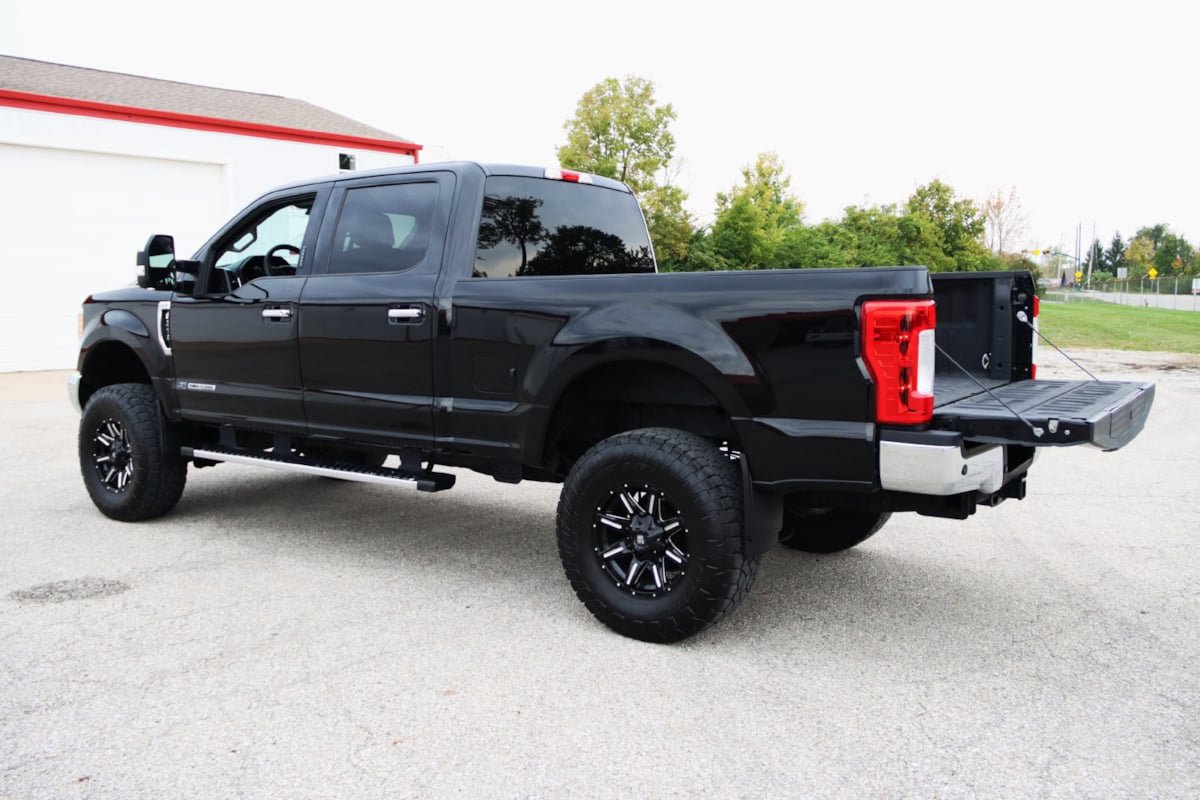 Used 2017 Ford F250 XLT w/ XLT Premium Package AWD/4WD image 24