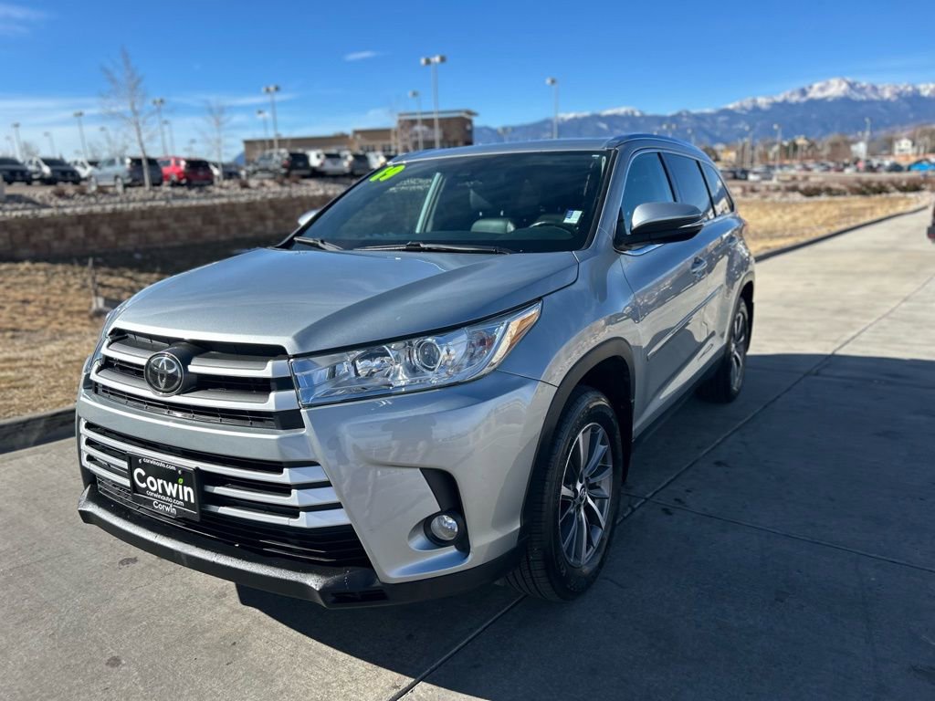 Used 2019 Toyota Highlander XLE image 3