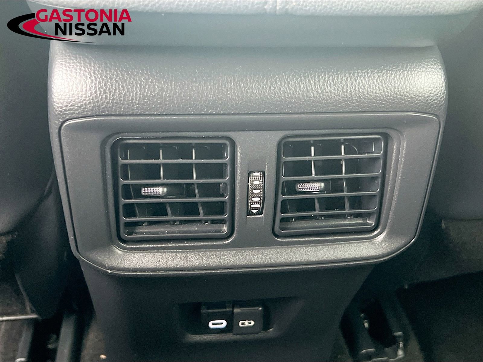 Used 2023 Toyota RAV4 XLE Premium image 34