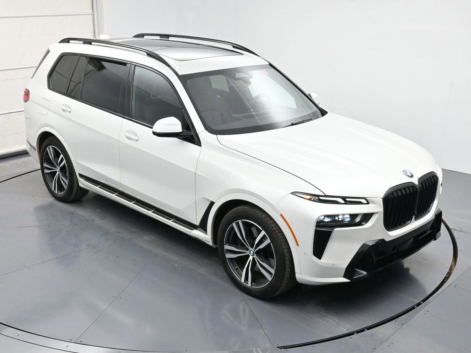 Used 2023 BMW X7 xDrive40i w/ Executive Package image 40