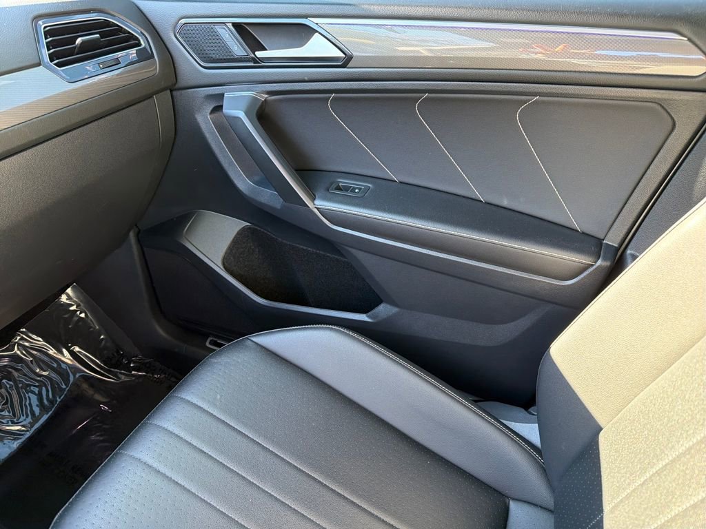 Used 2022 Volkswagen Tiguan SE R-Line image 30