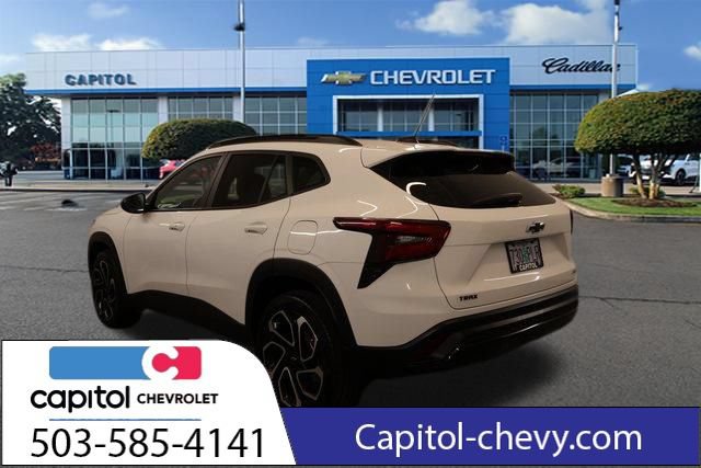 Used 2024 Chevrolet Trax RS w/ Sunroof Package FWD image 6