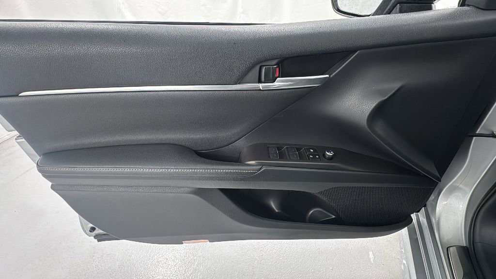Used 2021 Toyota Camry XSE image 16