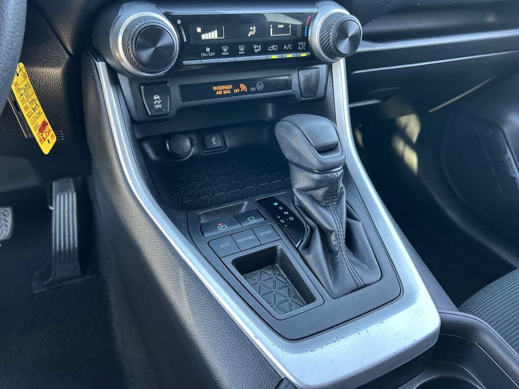 Used 2021 Toyota RAV4 LE w/ Carpet Mat Package (TMS) FWD image 16