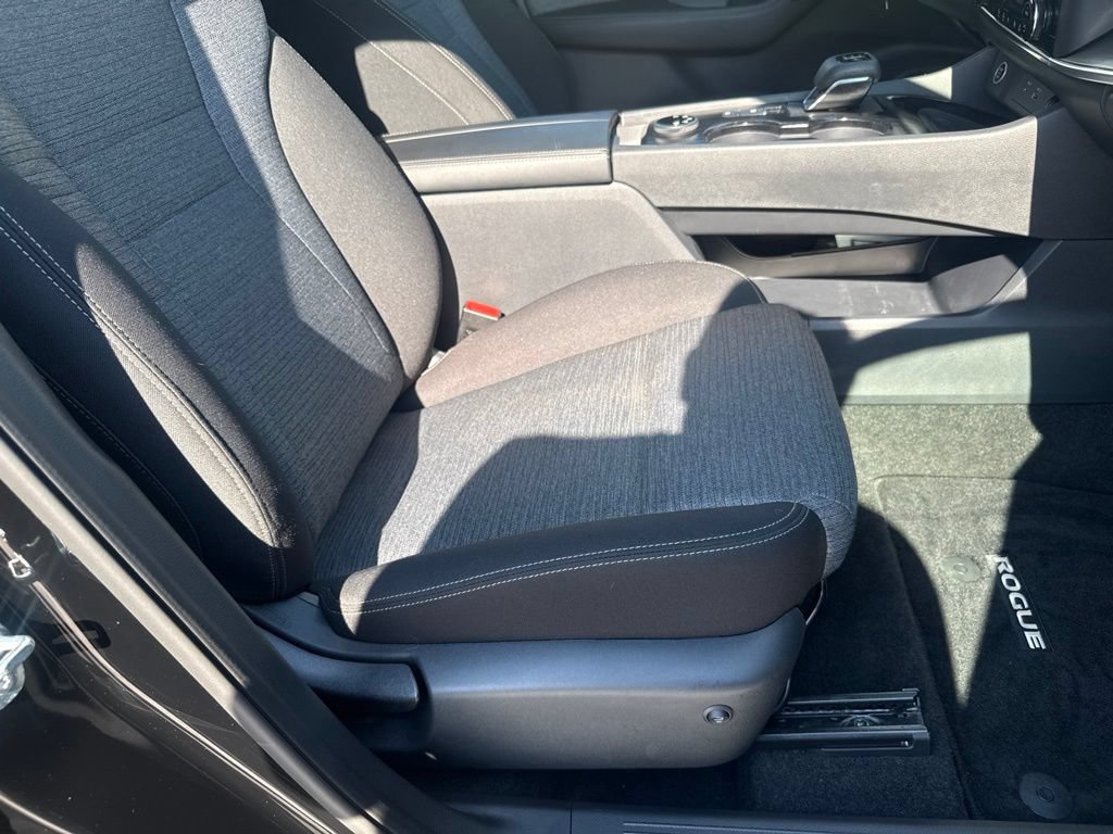 Used 2023 Nissan Rogue SV AWD/4WD image 33