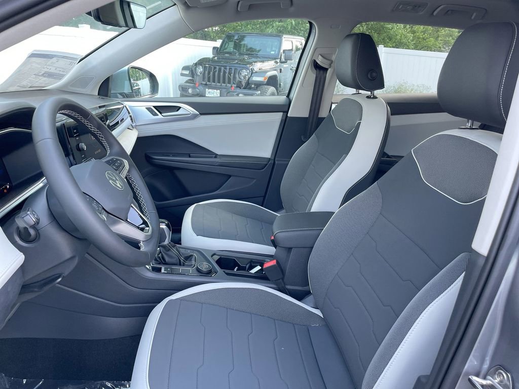 New 2025 Volkswagen Taos SE image 36