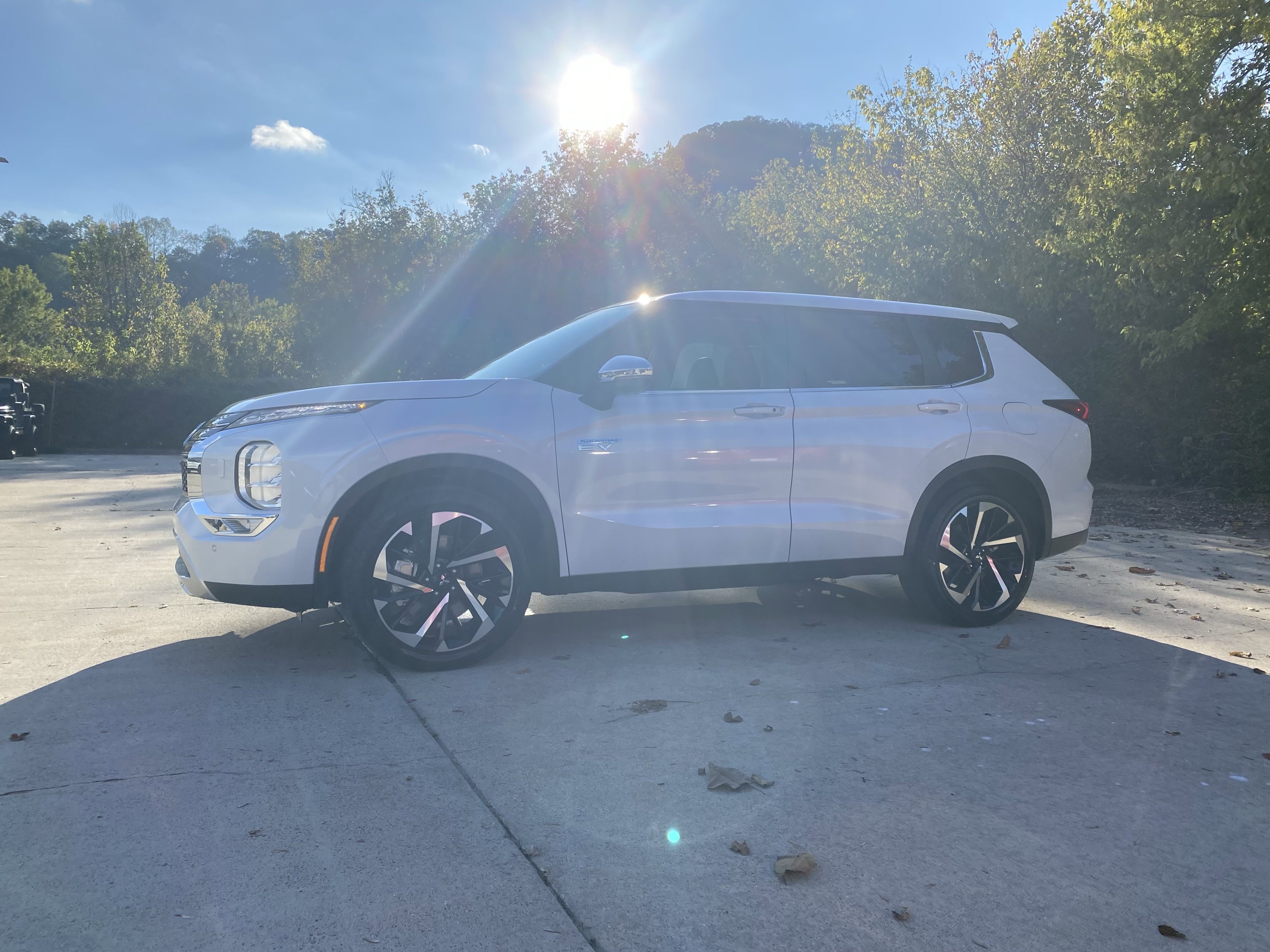 New 2025 Mitsubishi Outlander SE image 2