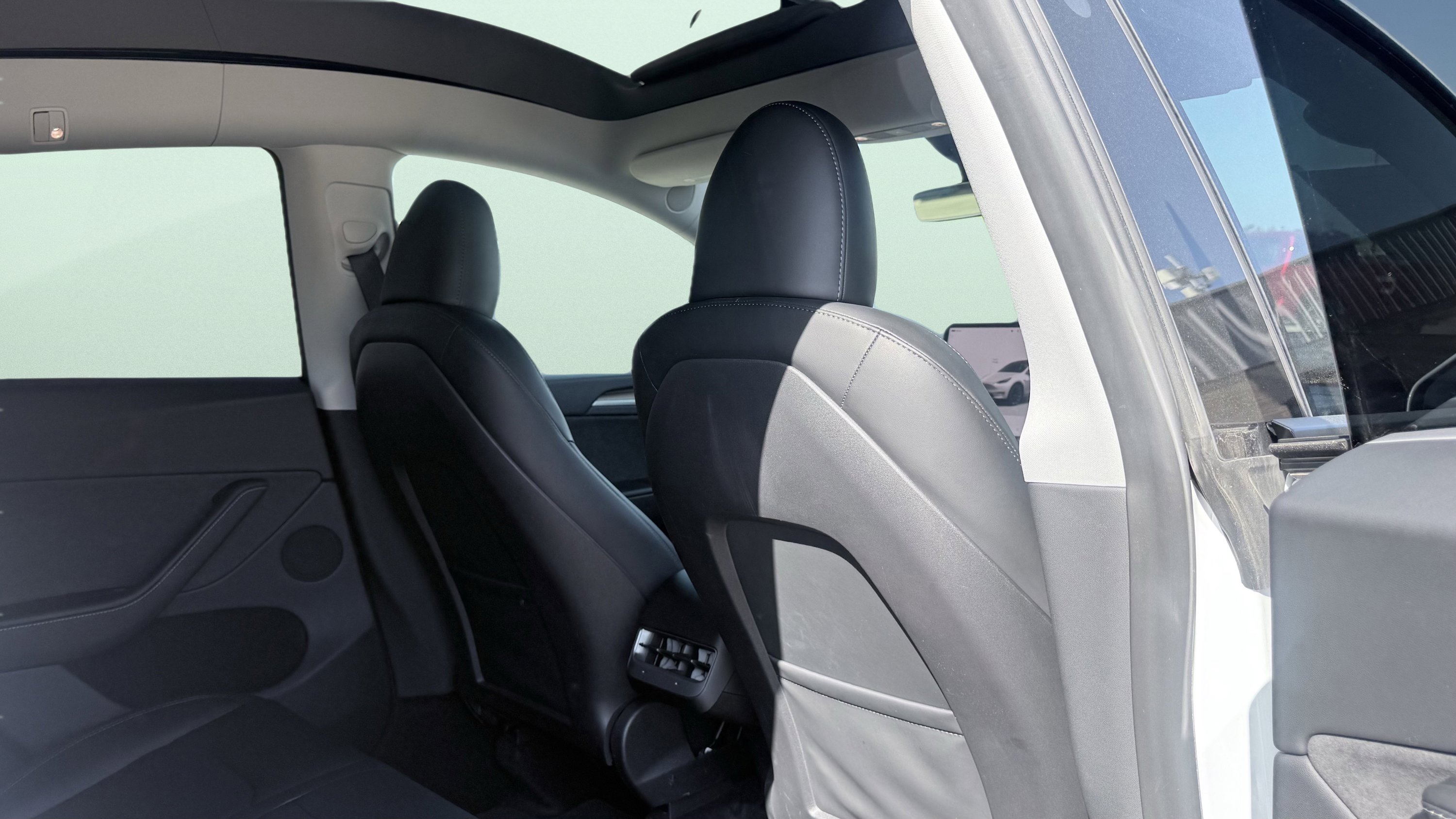 Used 2023 Tesla Model Y Long Range image 41