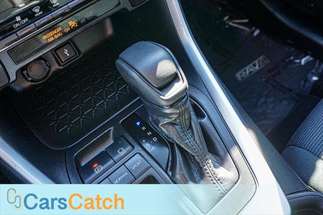 Used 2020 Toyota RAV4 LE image 33