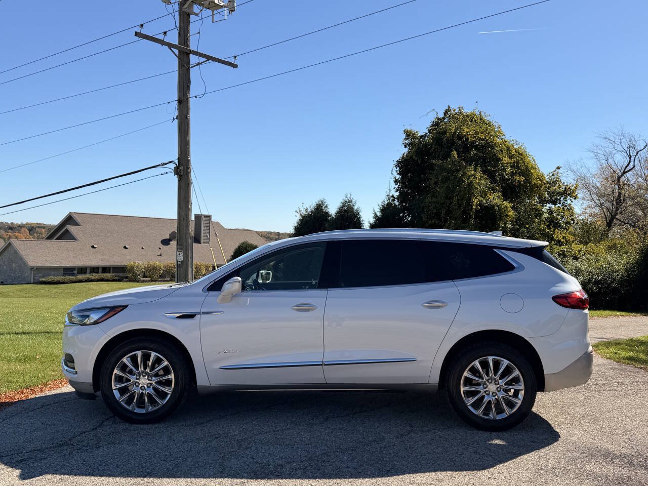 Used 2019 Buick Enclave Avenir w/ Avenir Technology Package AWD/4WD image 2