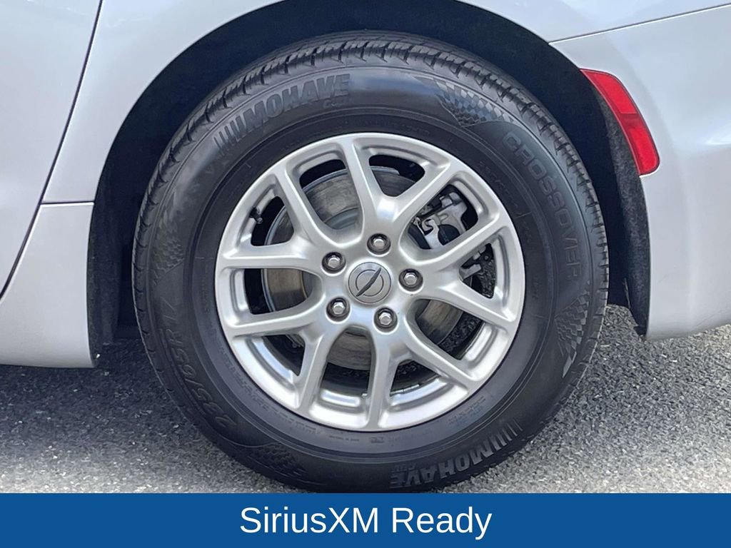 Certified 2021 Chrysler Pacifica Touring-L image 13