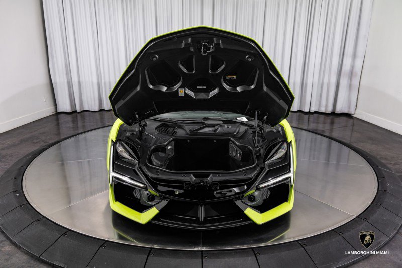Used 2024 Lamborghini Revuelto image 8