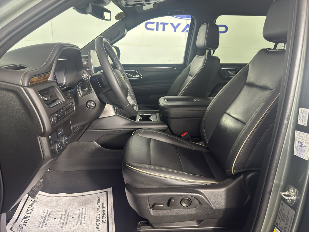 Used 2023 Chevrolet Suburban Premier RWD image 16