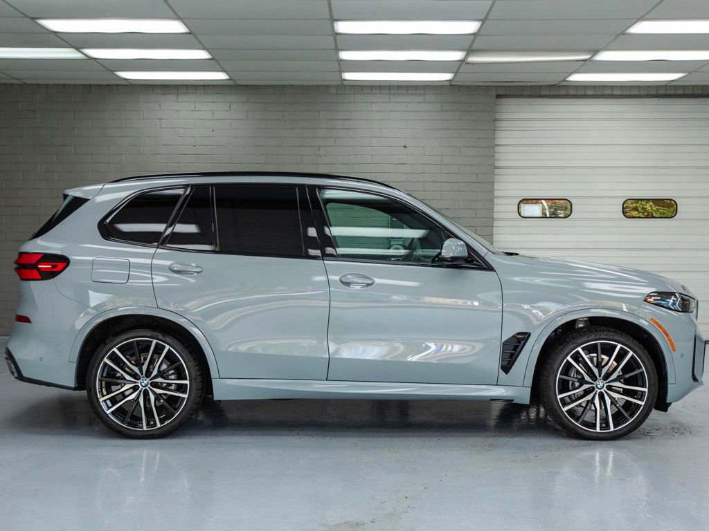 Used 2026 BMW X5 xDrive40i w/ M Sport Package image 3