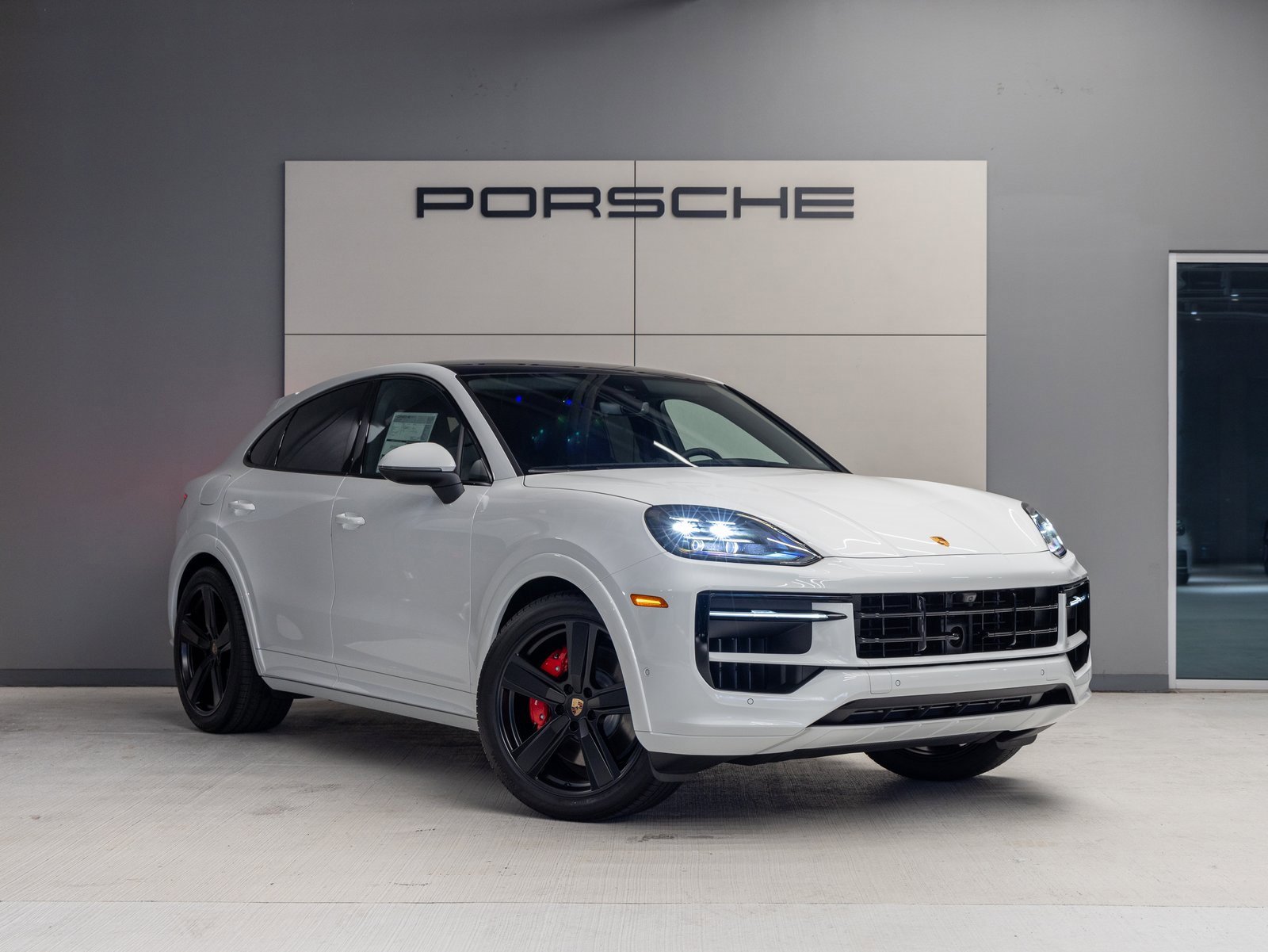 Used 2025 Porsche Cayenne S image 9