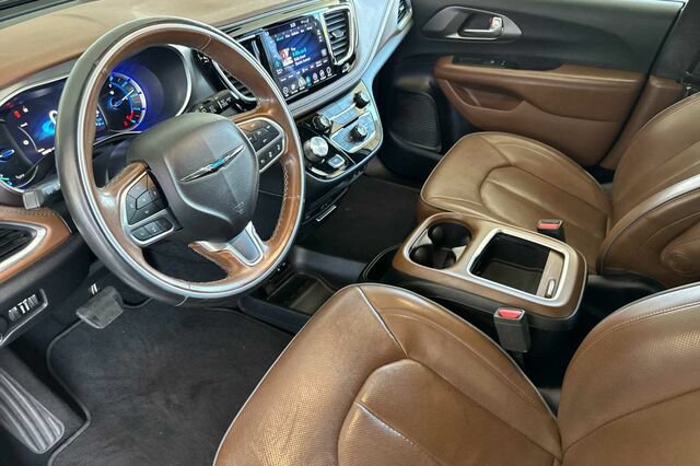Used 2019 Chrysler Pacifica Limited w/ Advanced Safetytec Group FWD image 7