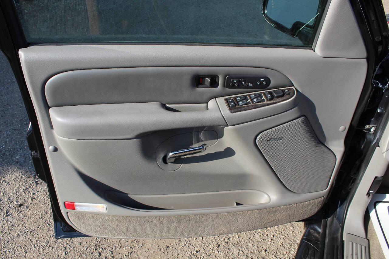 Used 2005 GMC Yukon Denali AWD/4WD image 17