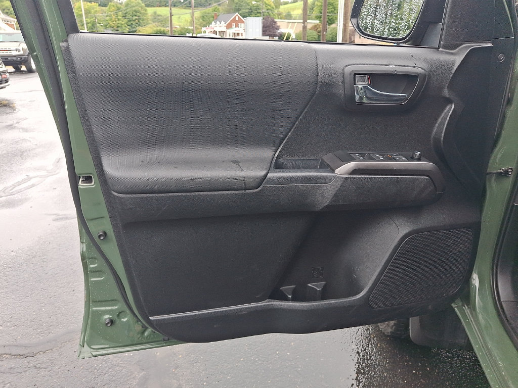 Used 2021 Toyota Tacoma TRD Sport AWD/4WD image 12