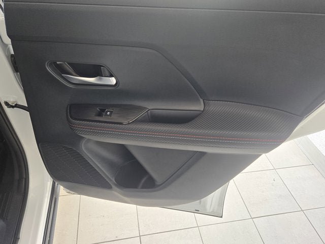 Used 2025 Nissan Kicks SR AWD/4WD image 6