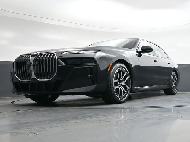 Used 2025 BMW 760i xDrive w/ Luxury Rear Seating Package image 34