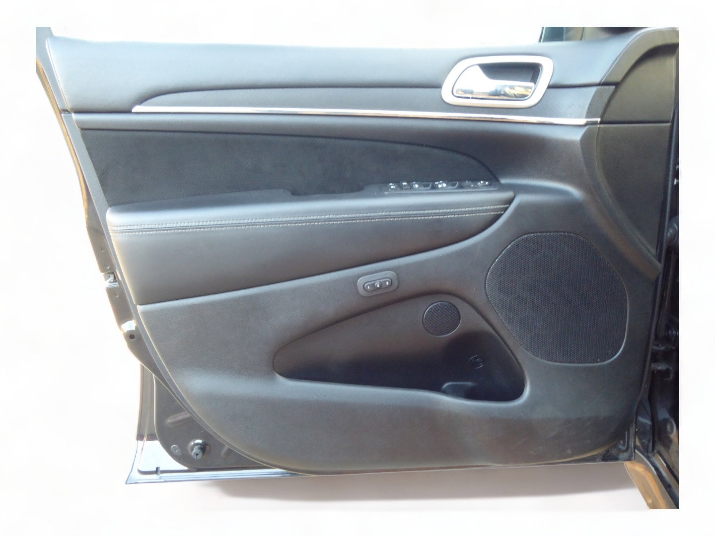 Used 2012 Jeep Grand Cherokee SRT8 w/ Luxury Group II image 23