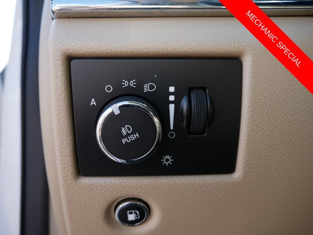 Used 2015 Jeep Grand Cherokee Limited w/ Trailer Tow Group IV AWD/4WD image 17