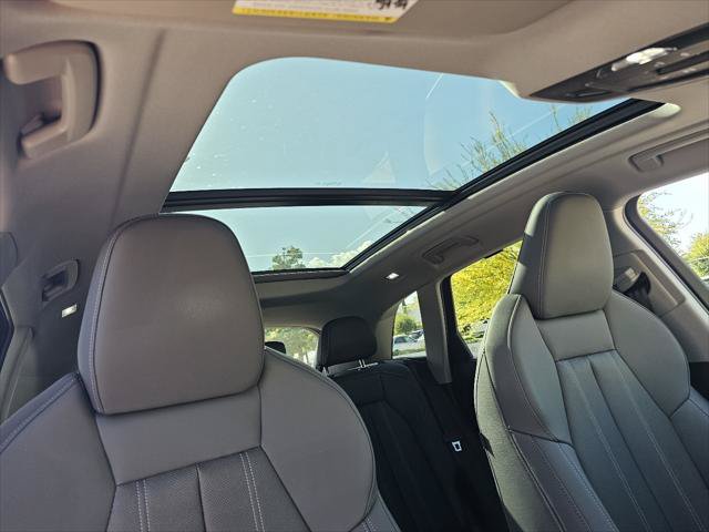 Used 2025 Audi Q5 Premium Plus w/ Premium Plus AWD/4WD image 3
