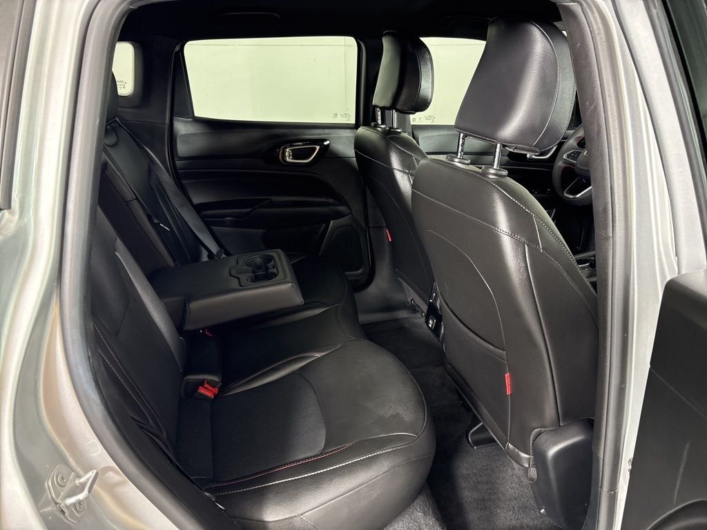 Used 2025 Jeep Compass Trailhawk AWD/4WD image 18