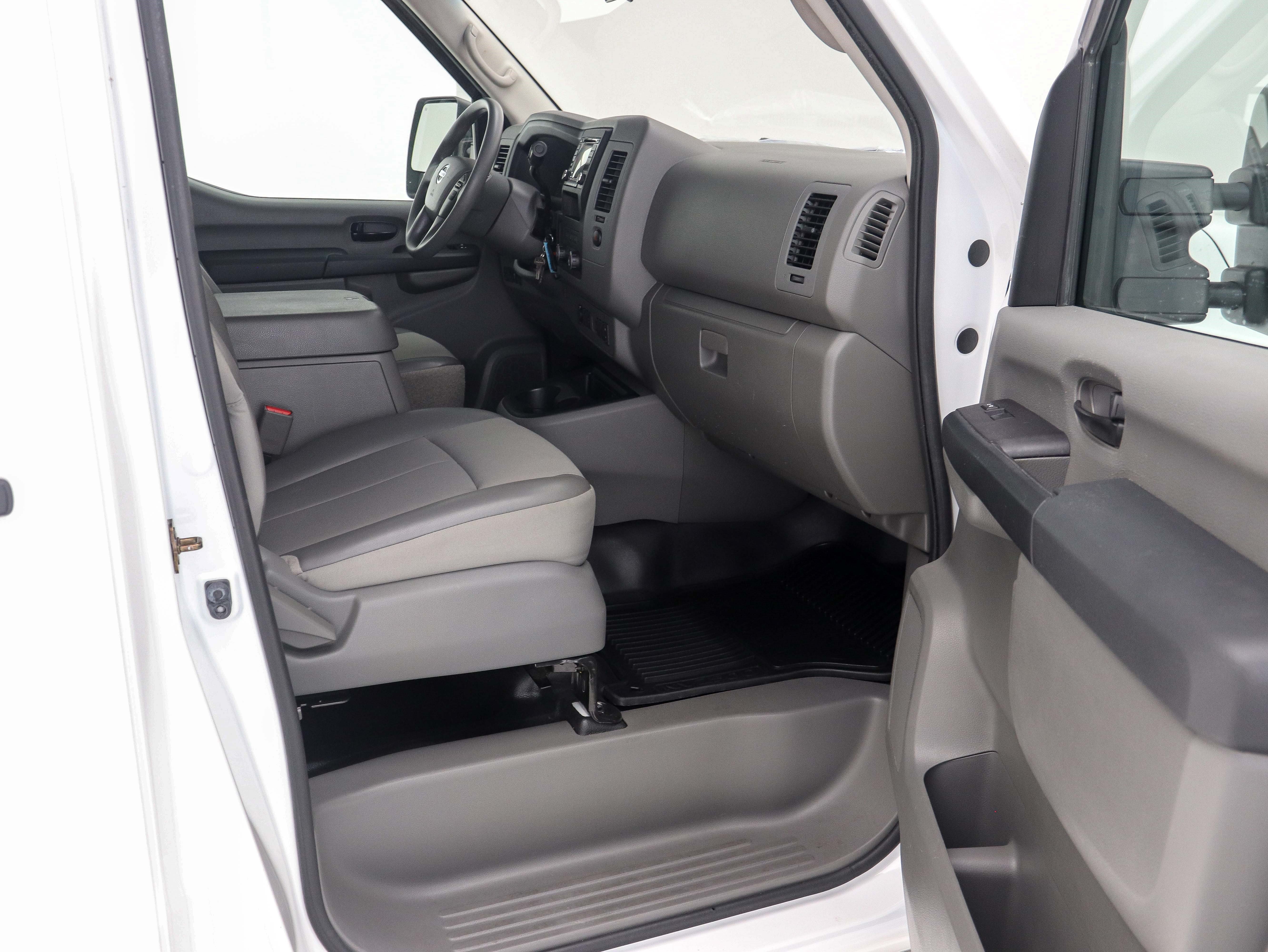 Used 2018 Nissan NV 2500 SV RWD image 15