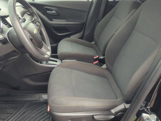 Used 2022 Chevrolet Trax LS w/ Tint and Cruise Package AWD/4WD image 11