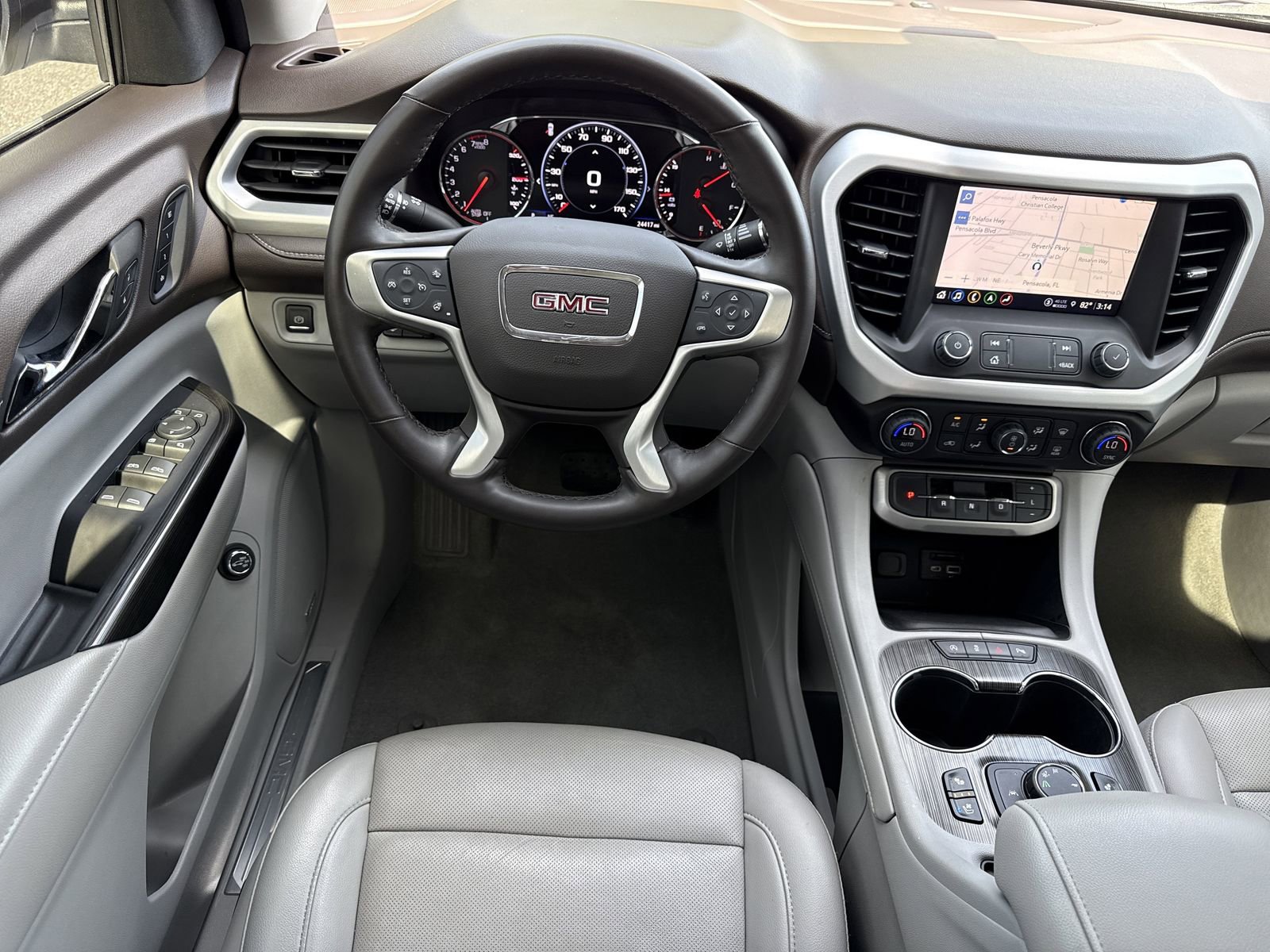 Used 2023 GMC Acadia SLT w/ Technology Package FWD image 14