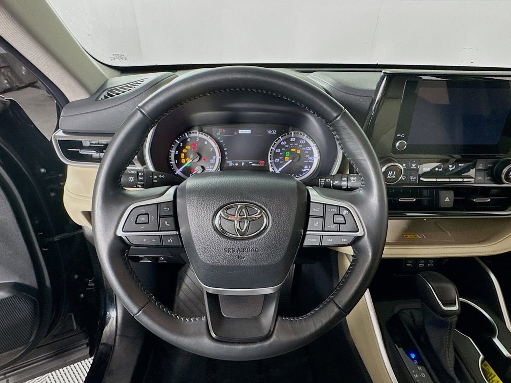Certified 2024 Toyota Highlander XLE image 14