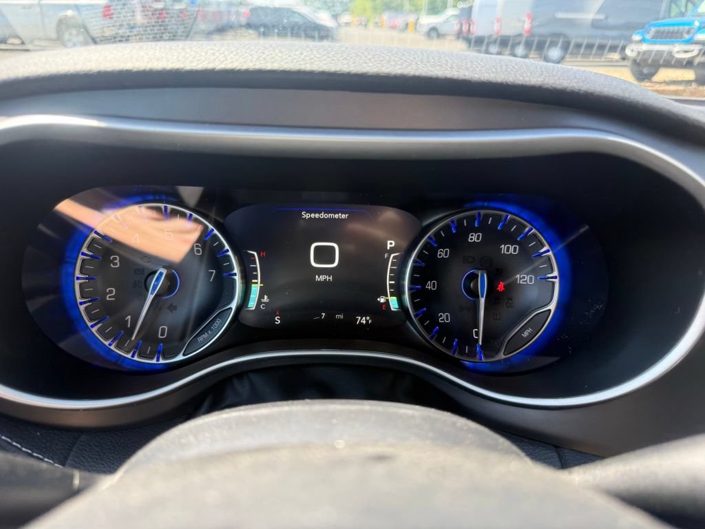 New 2027 Chrysler Pacifica Select w/ Family Tech Group FWD image 19
