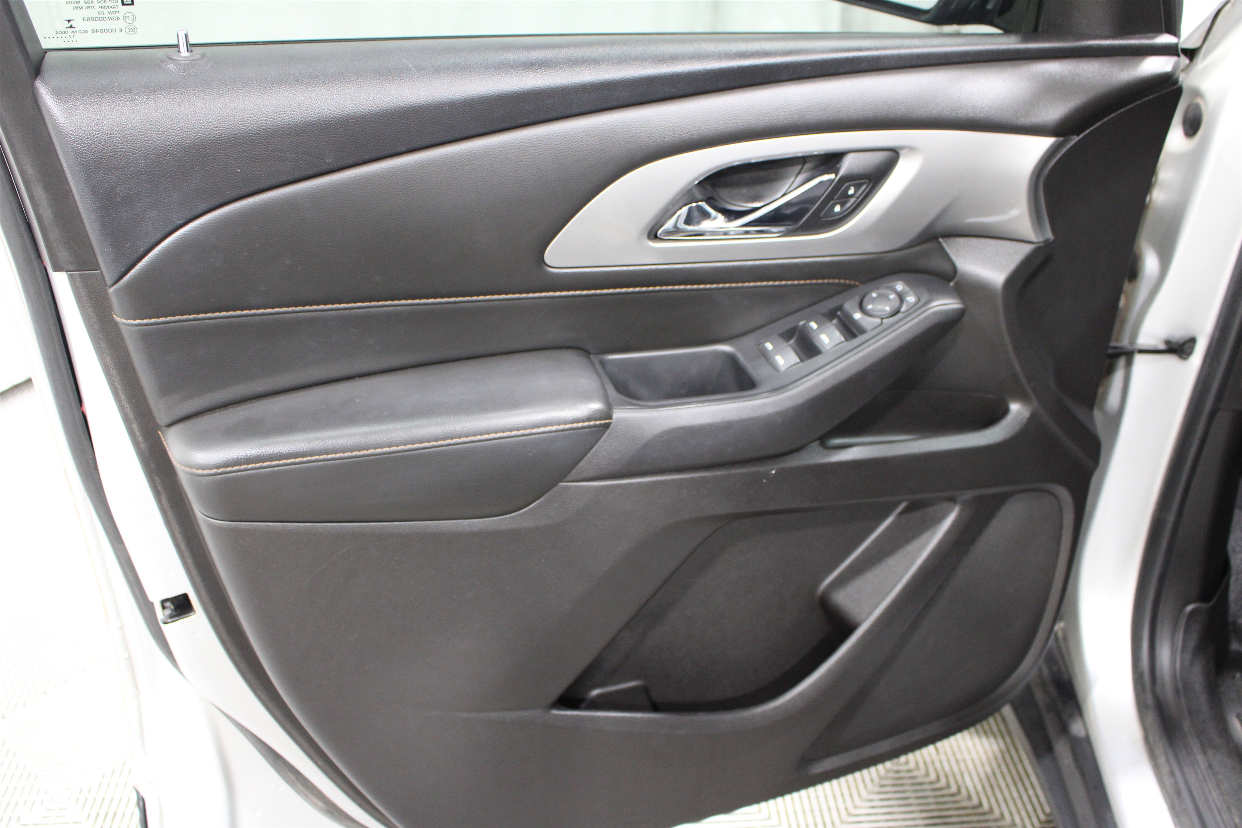 Used 2018 Chevrolet Traverse LS FWD image 6
