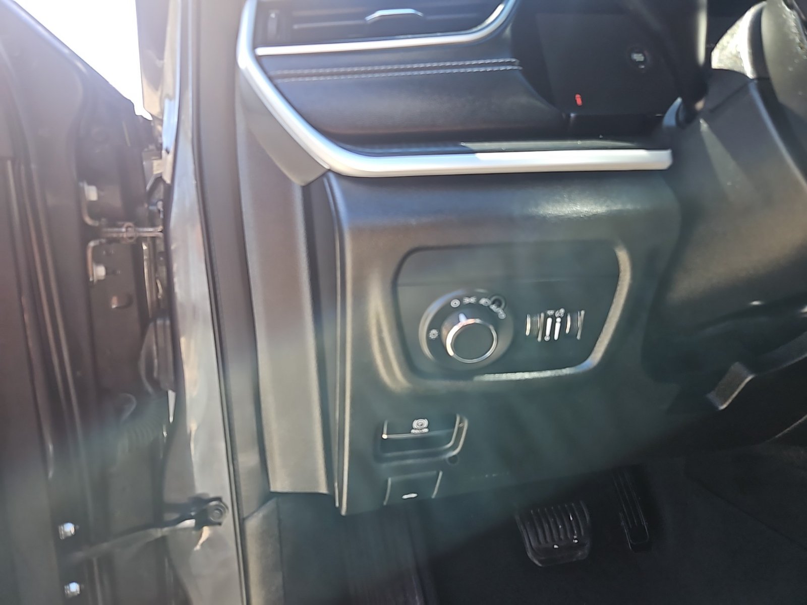 Used 2024 Jeep Grand Cherokee Altitude AWD/4WD image 14