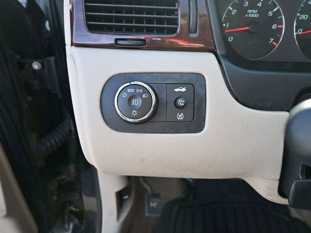 Used 2011 Chevrolet Impala LT w/ Luxury Edition Package image 20