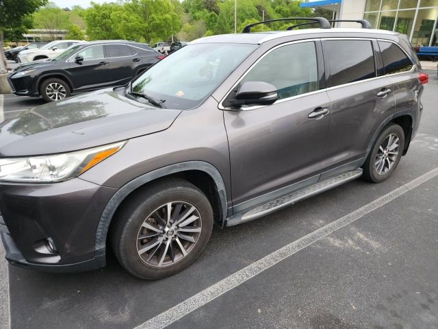 Used 2019 Toyota Highlander XLE image 1