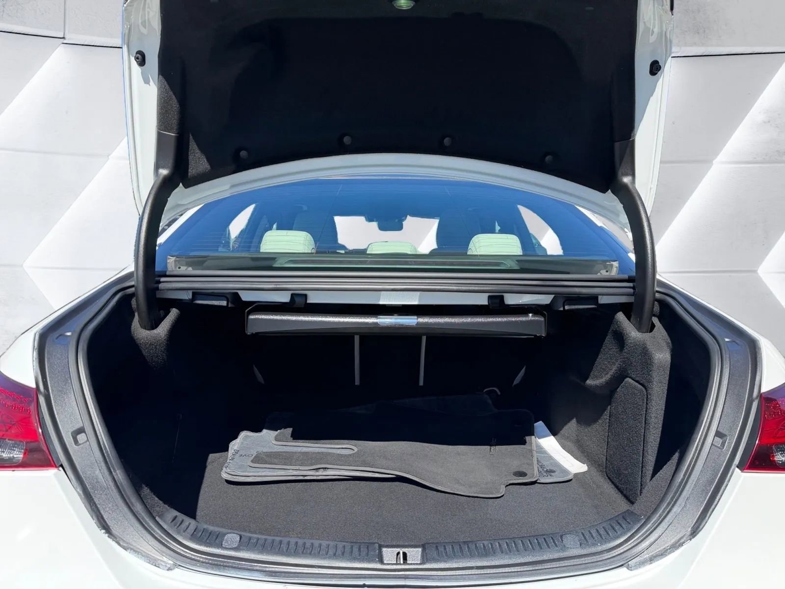 Used 2022 Mercedes-Benz E 350 Sedan w/ Driver Assistance Package image 23